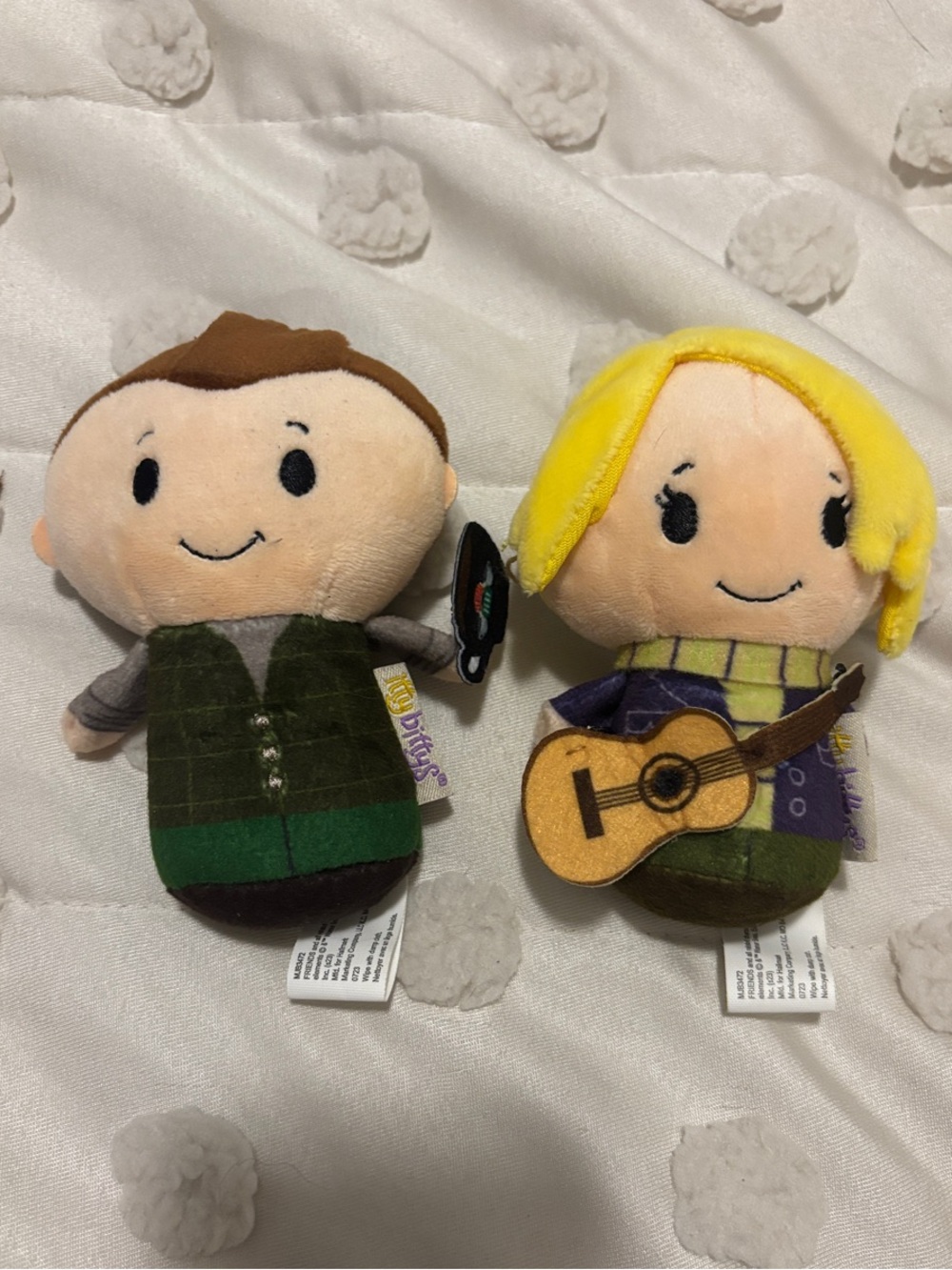 Hallmark Itty Bittys- Friends Chandler & Pheobe